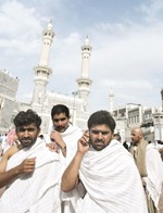 الطبطبائي: استخدام الموبايل أثناء الطواف لا يتفق وقدسية المناسك السويلم: الشيطـان يترصّد للمسلم بالوسوسة والإلهـاء عن العبادة