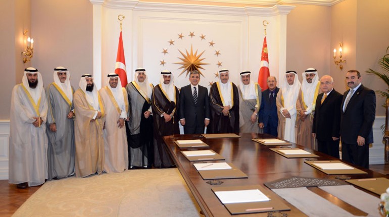 الرئيس التركي عبدالله غول خلال استقباله رئيس مجلس الامة مرزوق الغانم والوفد النيابي المرافق له ويبدو محمد الجبري وكامل العوضي وفيصل الشايع وسلطان الشمري وفيصل الكندري وسعود الحريجي ودخليل عبدالله والامين العام علام الكندري﻿
