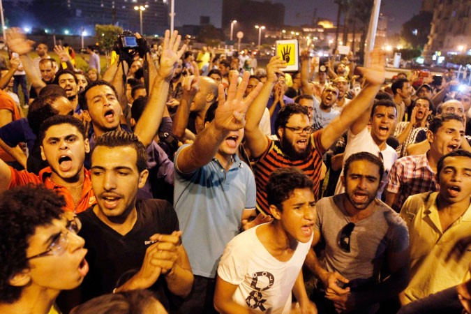 انصار الرئيس المعزول محمد مرسي يتظاهرون في ميدان التحرير في الاول من اكتوبر رويترز