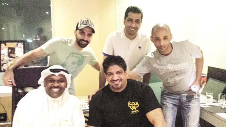بلال الشامي ومشعل الشايع مع المخرج علي البلوشي وفريق العمل ﻿