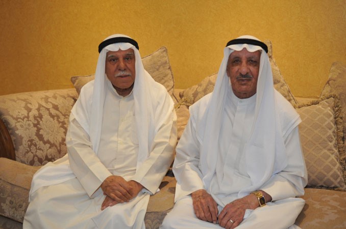 عبدالرحمن القطان مع الزميل منصور الهاجري