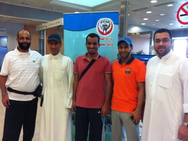 د حمد الحمد مع الدفعة الثانية من الفريق الطبي 