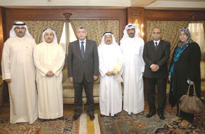 وزير الداخلية المصري محمد ابراهيم خلال استقباله يوسف العميري والوفد المرافق ناصر عبدالسيد