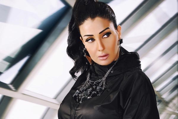 محمد سامي متَّهم بهتك عرض غادة عبدالرازق و كشف اجزاء من جسدها 