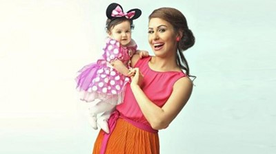 بالصور .. ابنة مي سليم تشبه " ميني ماوس "