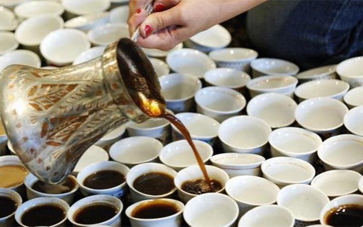 مدينة تسجل رقماً قياسياً بشرب القهوة