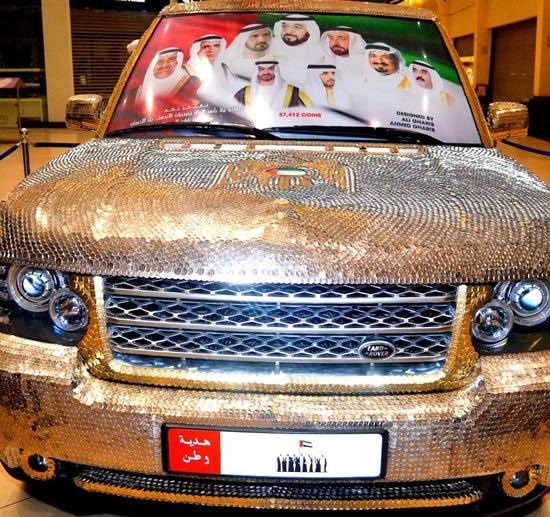 بالصور...شركة متخصصة في تغطية السيارات بالعملات اللامعة!!