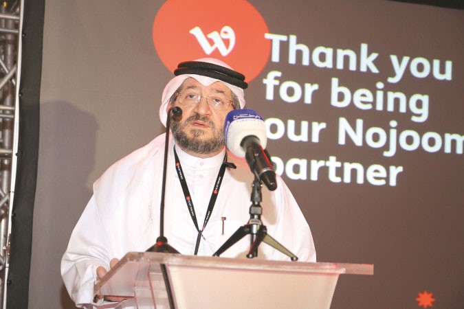 معبدالعزيز فخرو ملقيا كلمته خلال الحفل﻿
