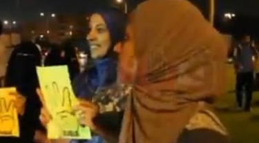 بالفيديو.. مصرية تصرخ خلال مسيرة للإخوان : يا رجالة مصر .. المتحدث العسكري " جذاب " لستاتكم "