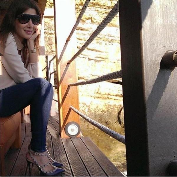 بالصور.. نانسي عجرم تخطف الانظار في عشاء عائلي