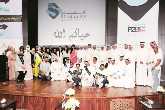 د فواز الحصينان وضاري الوزان ونوف الناصر يتوسطون المشاركين في البرنامج	 انور الكندري﻿