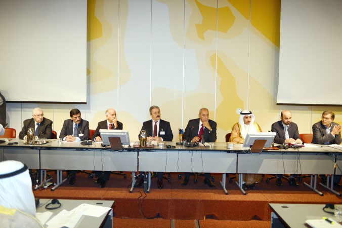 رئيس مجلس الامة مرزوق الغانم خلال ترؤسه الاجتماع التنسيقي للبرلمانات العربية في الاتحاد البرلماني الدولي في جنيف وبجواره رئيس مجلس النواب اللبناني نبيه بري