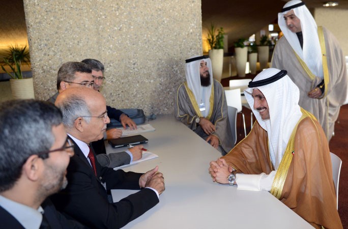 مرزوق الغانم متحدثا مع رئيس مجلس المستشارين المغربي دمحمد الشيخ بيد الله