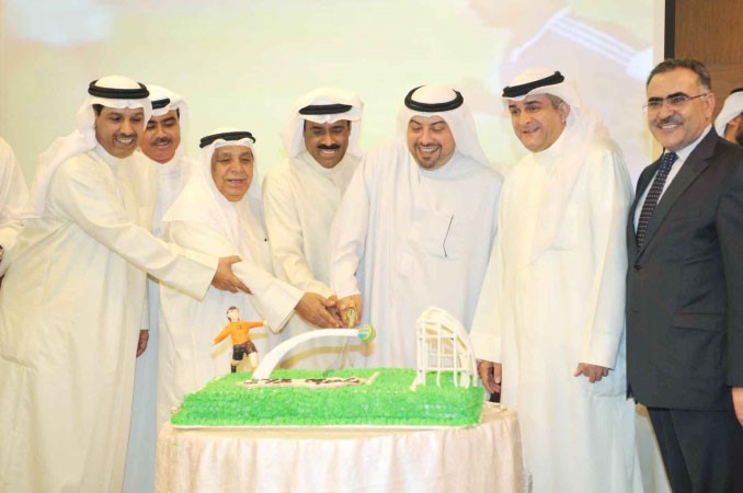 الفهد وسويد ونجوم الازرق يقطعون الكيكة اسامة ابوعطية 