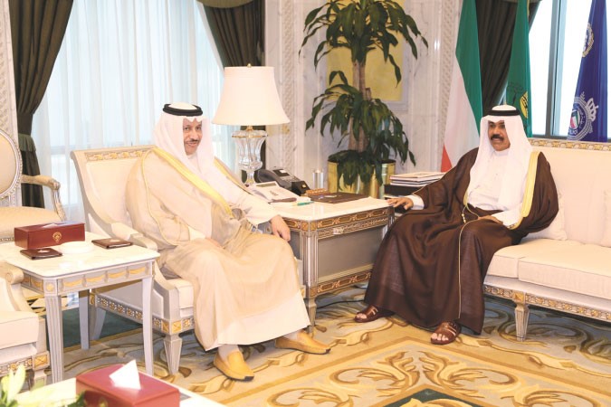 سمو نائب الامير وولي العهد الشيخ نواف الاحمد مستقبلا سمو رئيس الوزراء الشيخ جابر المبارك﻿