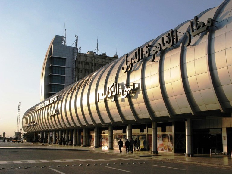 إعلان حالة الطوارئ بمطار القاهرة