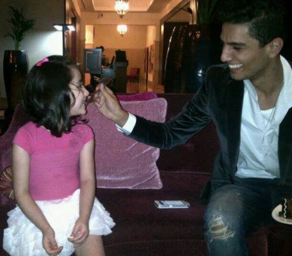 بالصور.. بنطال محمد عساف الممزق يثير جدلاً