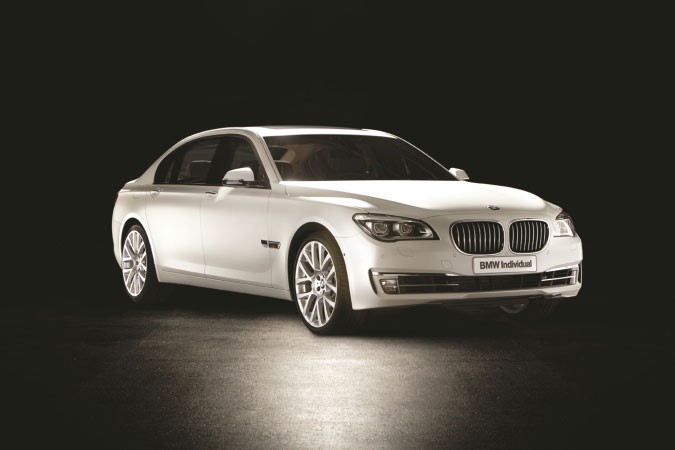 «علي الغانم وأولاده» توفر  BMW Individual Pearl الفئة الـ 7  المصممة حسب الطلب في الكويت