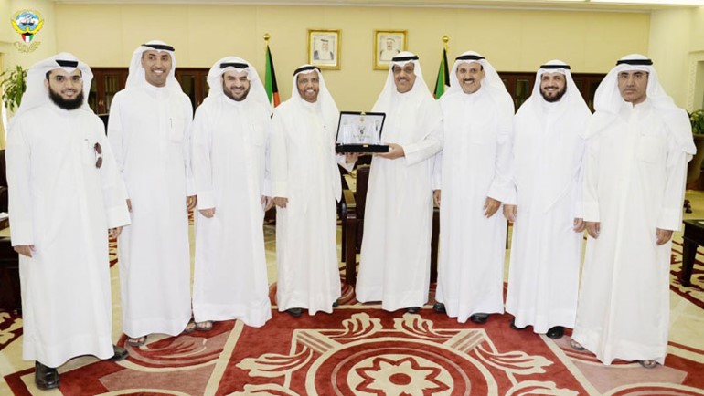 رئيس مجلس الامة بالانابة مبارك الخرينج مستقبلا اعضاء مجلس ديوان الرشايدة ﻿