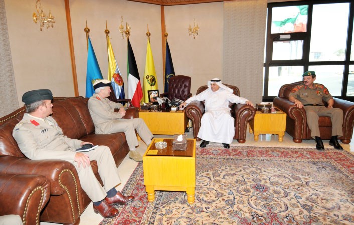 الشيخ خالد الجراح مستقبلا الفريق سايمون مايل