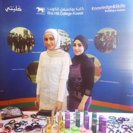 مشاركتان بالمعرض﻿