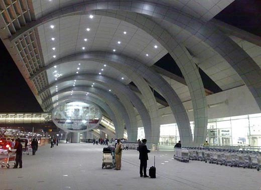 خليجي نسى طفله في سيارة أجرة قبل مغادرة مطار دبي