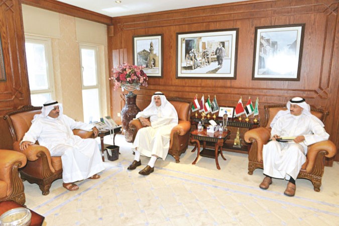 الشيخ سلمان الحمود مستقبلا السفير مبارك السهيجان﻿