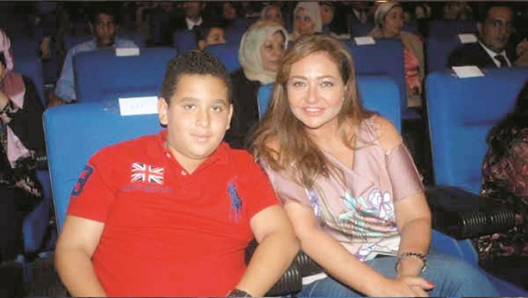  ومع ابنها بالتبني خالد﻿