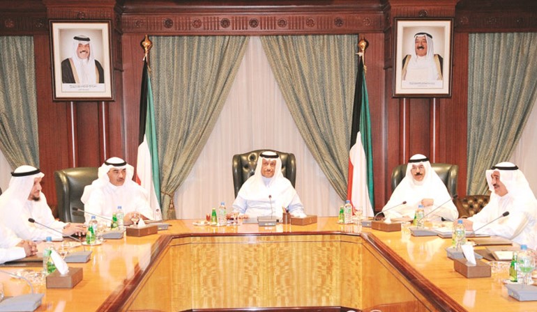 سمو رئيس الوزراء الشيخ جابر المبارك مترئسا الجلسة الاستثنائية لمجلس الوزراء ﻿