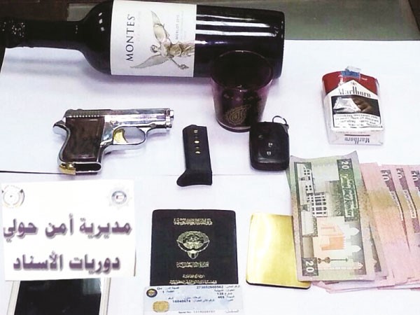 زجاجة الخمر والمسدس احيلا مع ملف القضية الى الاختصاص