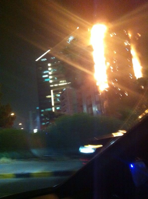 بالفيديو والصور .. حريق هائل يلتهم إحدى البنايات بالجابرية.. و6 مراكز إطفاء تسيطر عليه