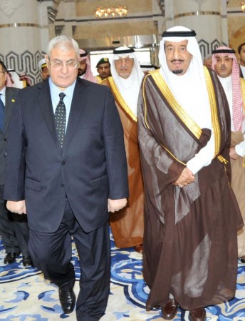 صاحب السمو الملكي الامير سلمان بن عبدالعزيز ولي العهد السعودي نائب رئيس مجلس الوزراء وزير الدفاع يودع الرئيس المصري المؤقت في نهاية زيارته للملكة العربية السعودية امسواس