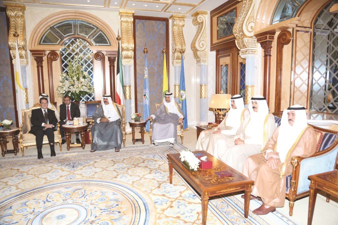 جانب من جلسة المباحثات بين سمو نائب الامير وولي العهد الشيخ نواف الاحمد والرئيس القبرصي بحضور سمو الشيخ جابر المبارك والشيخ صباح الخالد والشيخ محمد الخالد ومصطفى الشمالي