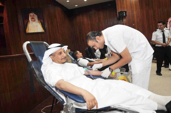 احد المتبرعين بالدم	سعود سالم﻿