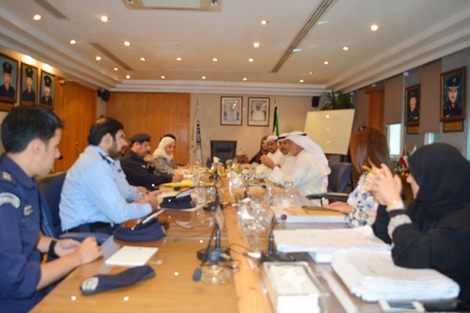 اللواء يوسف الانصاري مترئسا الاجتماع ﻿