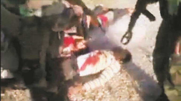 صورة عن فيديو يظهر عناصر حزب الله يعدمون الجرحى في القصير 