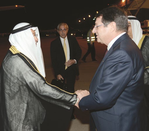 الشيخ علي الجراح مودعا الرئيس القبرصي﻿