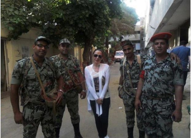 شريهان مع جنود الجيش المصري في ذكرى انتصار أكتوبر