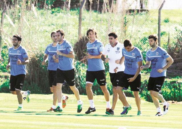 لاعبو الاوروغواي في التدريب الاخير لمباراة اليوم