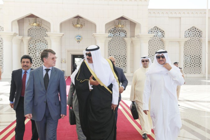 الشيخ صباح الخالد لدى مغادرته الى موسكو