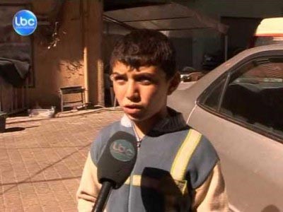 بالفيديو ... معلمة لبنانية تتعاطى بوحشية مع تلميذ وتطلب من كل رفاقه في الصف صفعه على رقبته