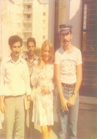 صورة جماعية لطلبة كويتيين في لندن عام 1973