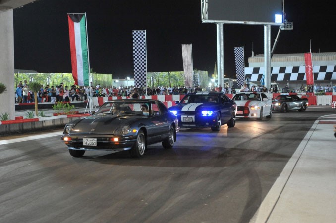 جانب من عرض السيارات في الحلبة﻿