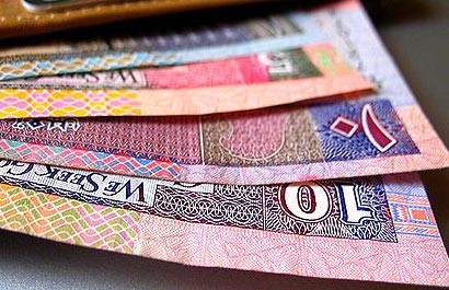 صاحب عقار يبلغ عن حارس عقار جمع 4900 دينار وهرب إلى موطنه