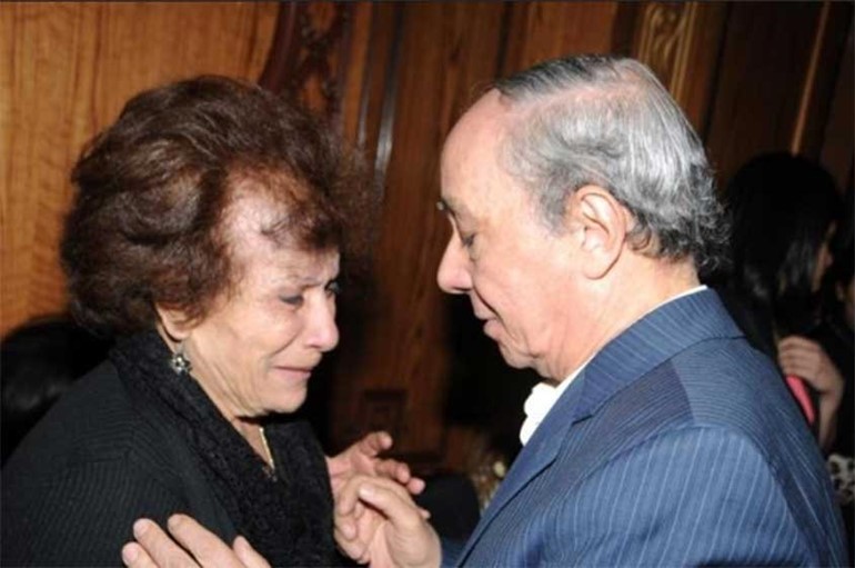 عايدة عبد العزيز تبكي زوجها أحمد عبد الحليم