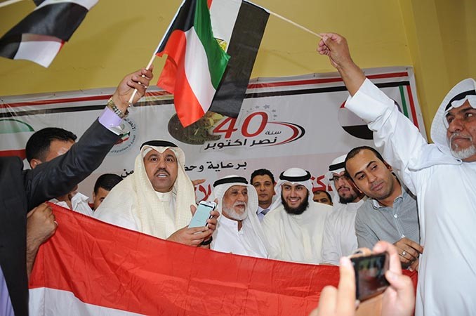 علما البلدين تعانقا خلال الاحتفال