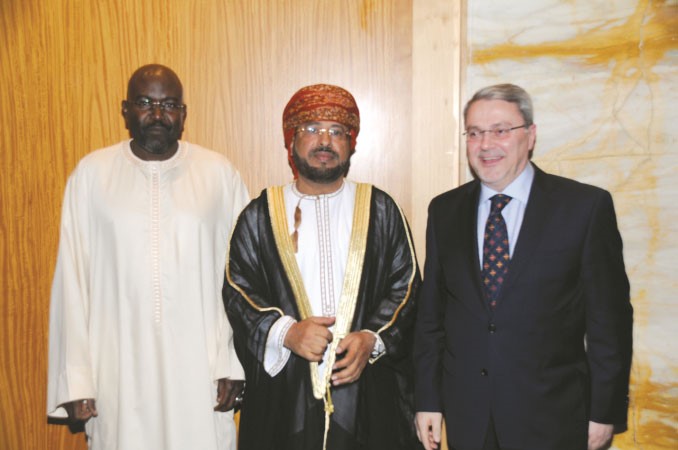 السفير العراقي مودعا السفير العماني﻿