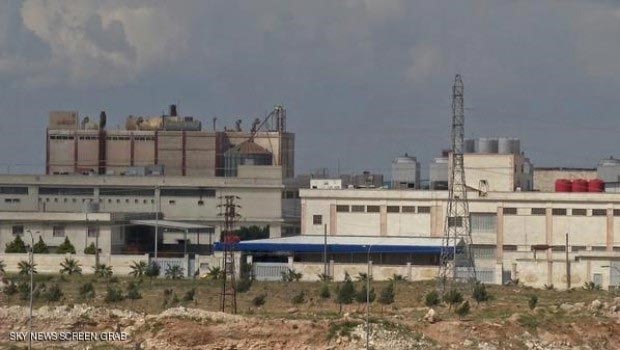 معتقلون يحرقون ملابسهم لطهي الخبز في سجن حلب