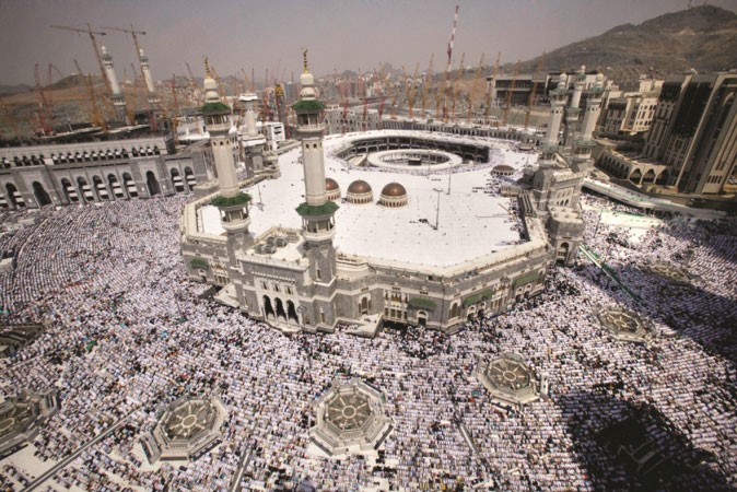 الحرم المكي ازدحم بالمصلين اثناء صلاة الجمعة امس الاول﻿