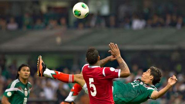 بالفيديو.. لاعب شاب يقرّب المكسيك من المونديال بهدف "خارق"